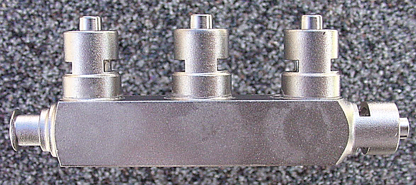 MF6104 Manifold, 1 female Luer, 4 Male Luer Locks